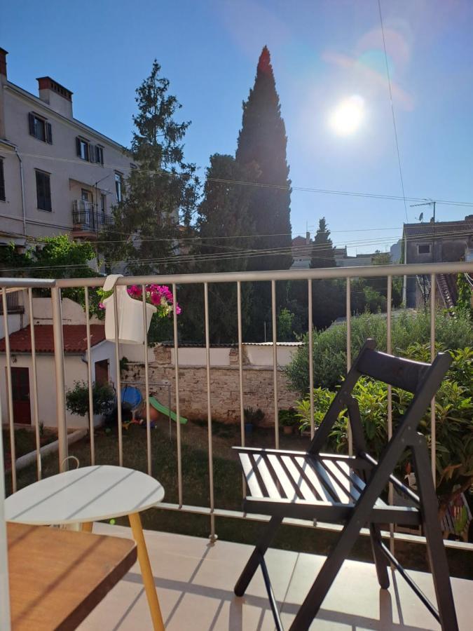 Yulia Apartman Pula Exterior photo